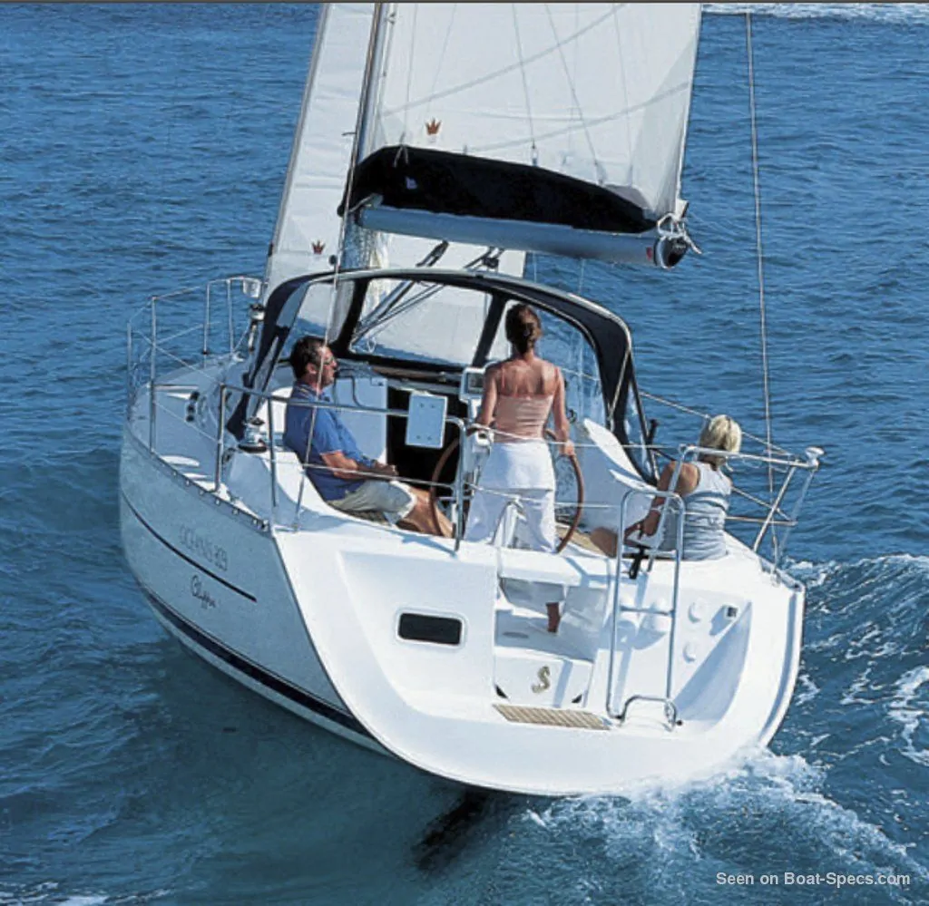 beneteau-oceanis-323-clipper-sailing-2